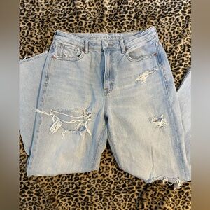 American Eagle Outfitters Light Blue Distressed Women's Mom Jeans